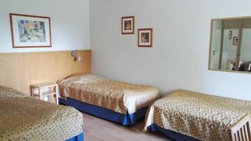 Фото номера Трехместный номер Курортные отели Lomakeskus Revontuli г. Ханкасалми 4